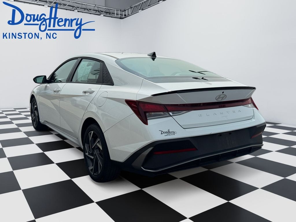 Used 2025 Hyundai Elantra SEL Sport Sedan