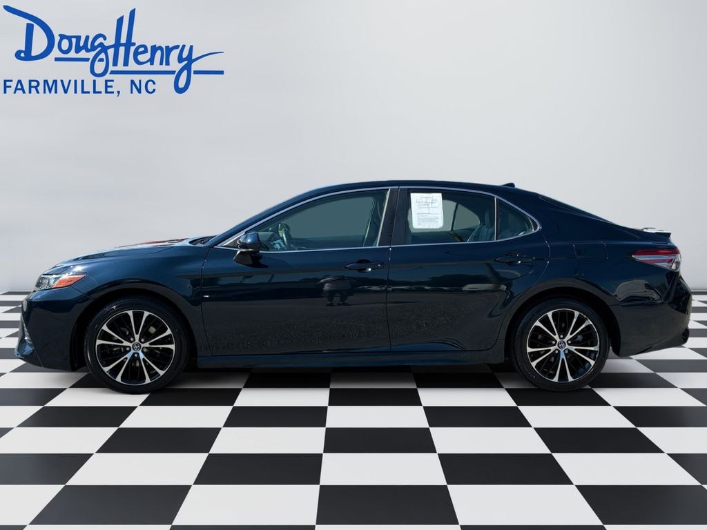 Used 2019 Toyota Camry SE Sedan