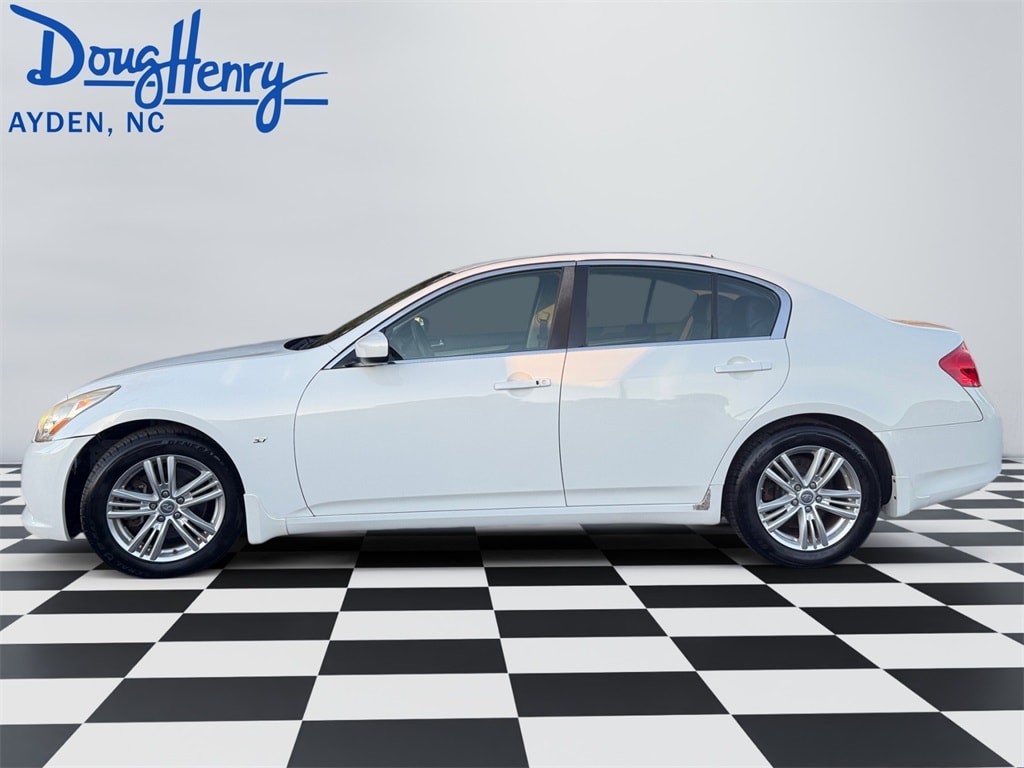 Used 2015 INFINITI Q40 Base Sedan