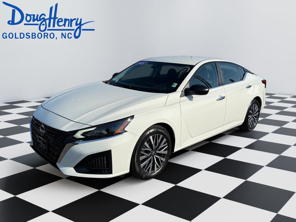 Used 2025 Nissan Altima 2.5 SV Sedan