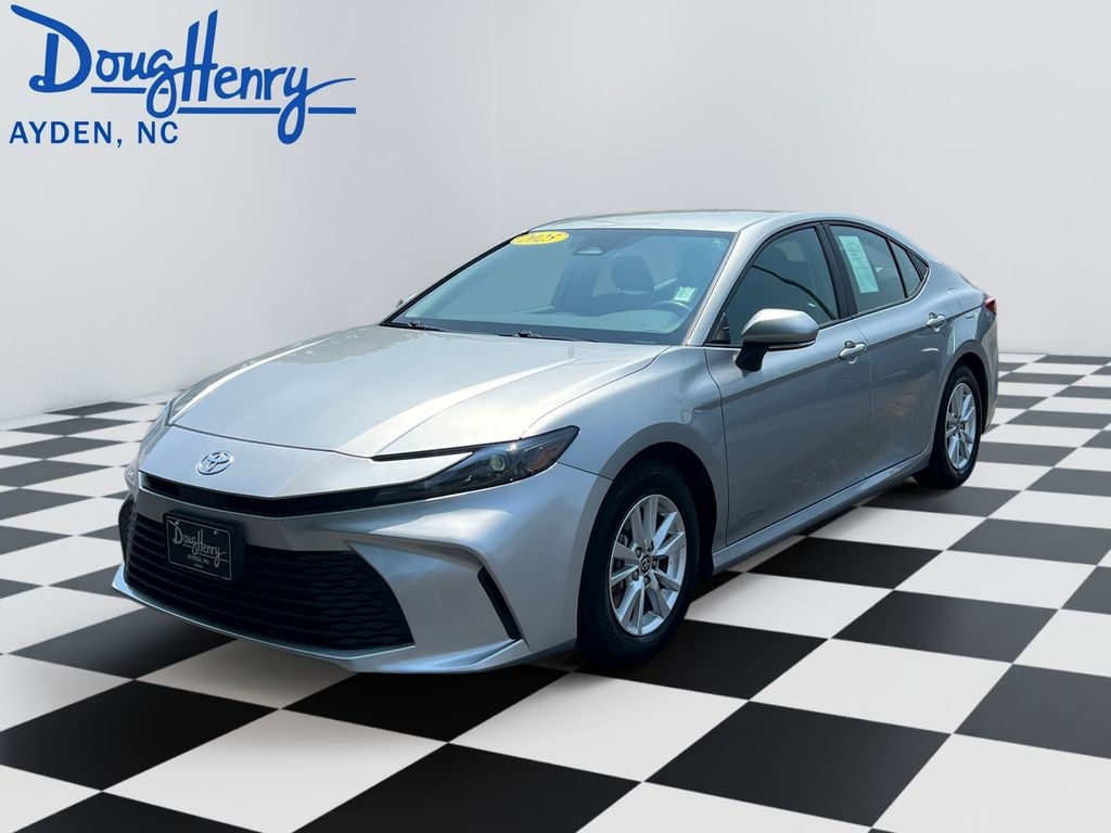 Used 2025 Toyota Camry SE Sedan