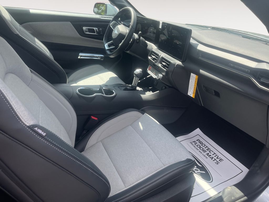 2025 Ford Mustang GT Fastback - Photo 15