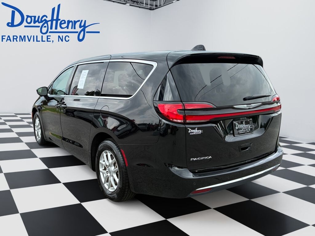 Used 2024 Chrysler Pacifica Touring L Minivan/Van