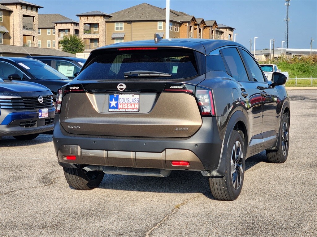 2025 Nissan Kicks SV photo 3