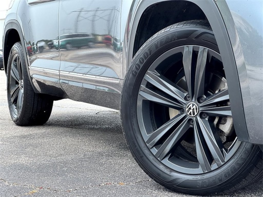 Used 2020 Volkswagen Atlas Cross Sport 3.6L V6 SE w/Technology R-Line SUV