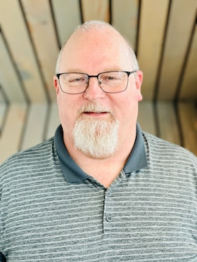 Staff member Jim Carey from ID_afe2f71e35c7