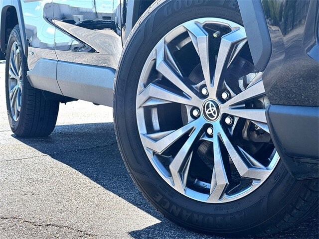 2022 Toyota RAV4 Hybrid XLE Premium photo 2