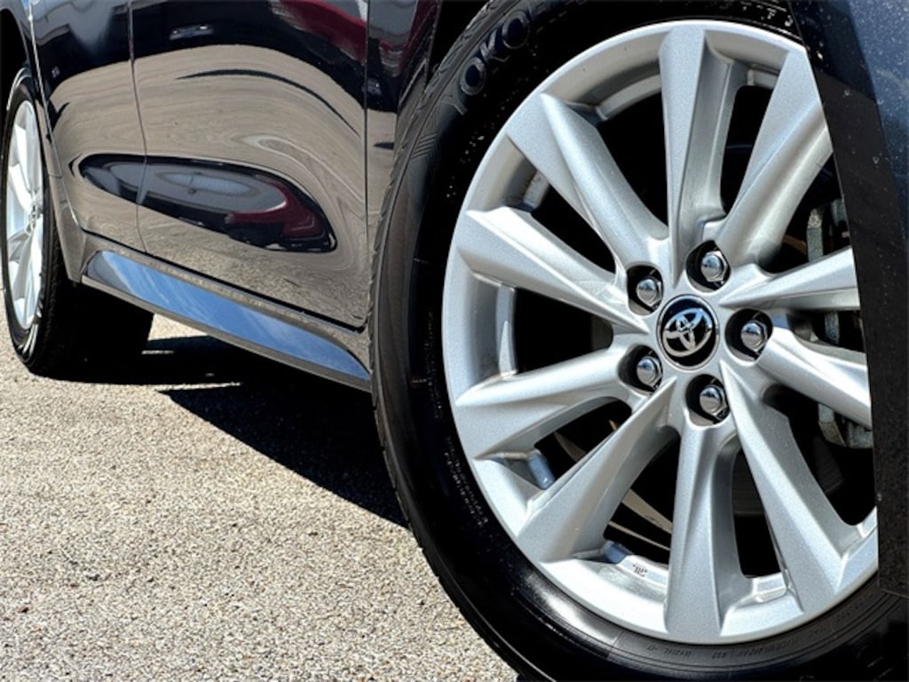 Used 2025 Toyota Corolla Hatchback SE Hatchback