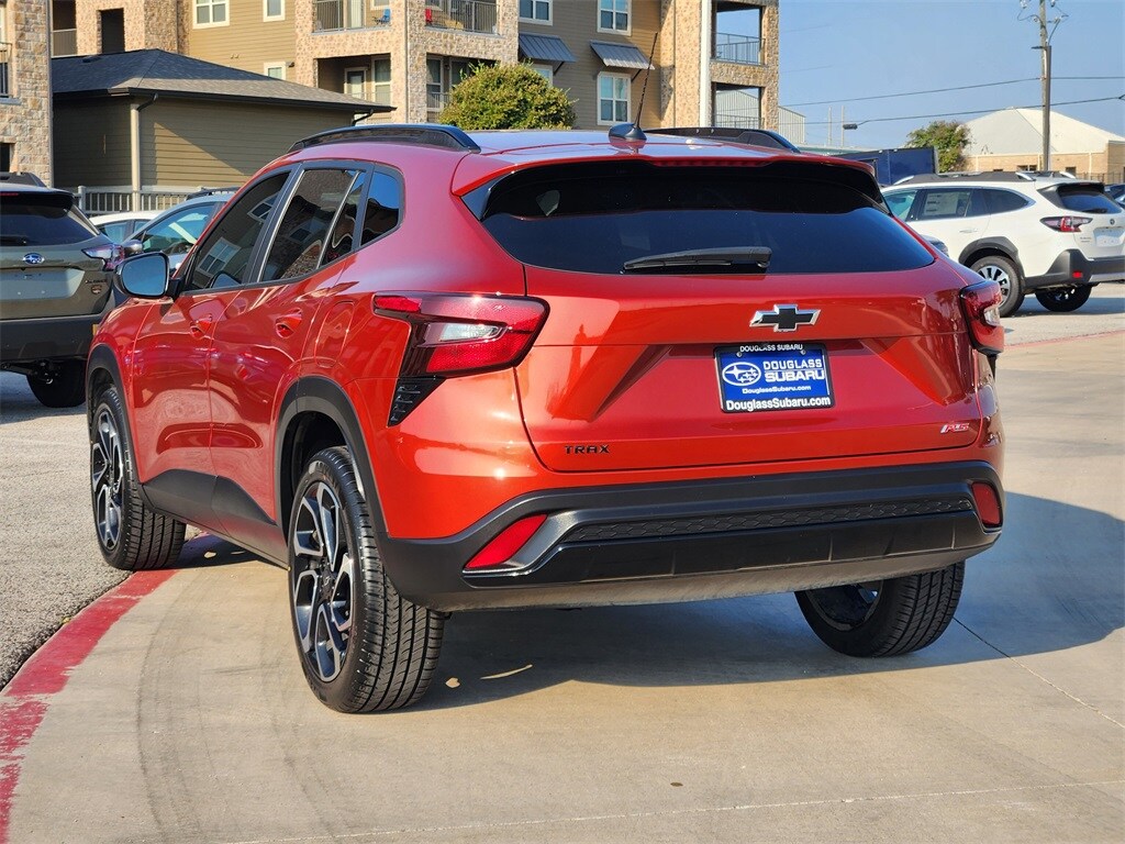 2024 Chevrolet Trax photo 2