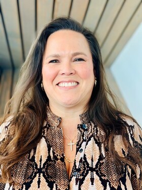 Staff member Denise Barton from ID_1dc54389fb23