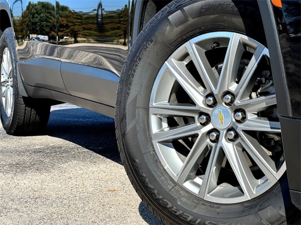 Used 2023 Chevrolet Traverse LT SUV