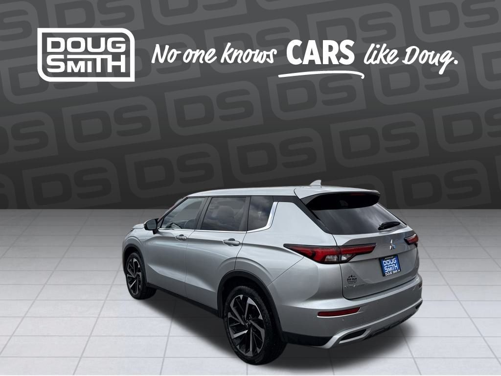 2022 Mitsubishi Outlander photo 3