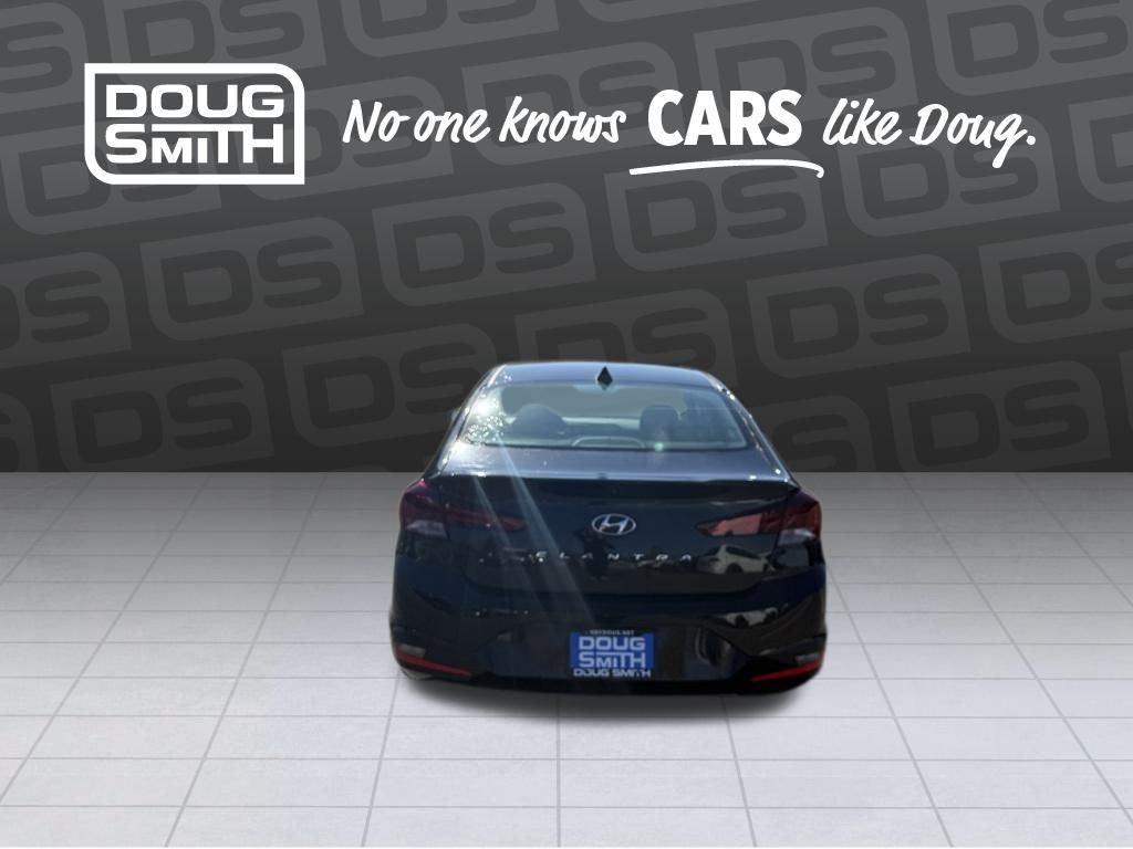 2020 Hyundai Elantra SEL photo 4