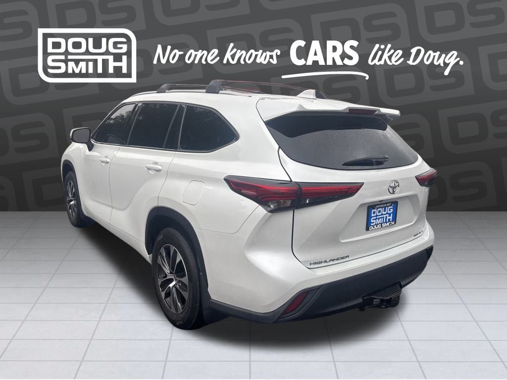 2022 Toyota Highlander XLE photo 3