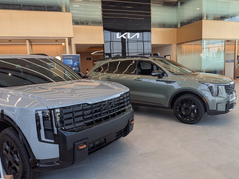 New Kia SUVs on the Doug Smith Kia showroom floor