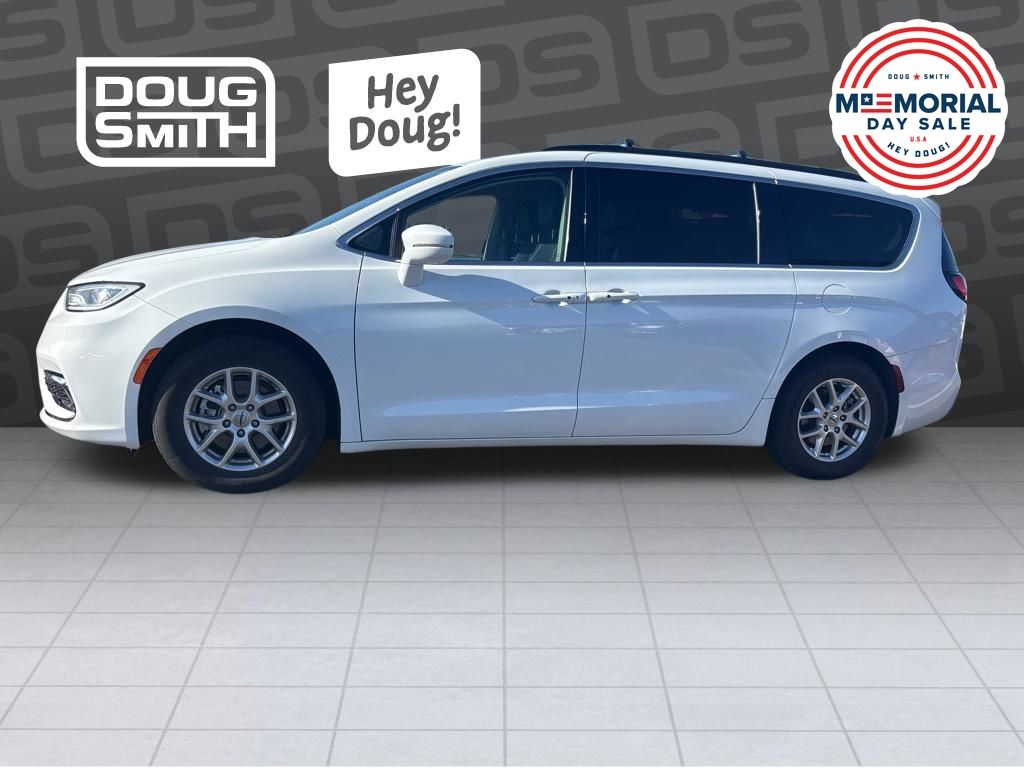 2022 Chrysler Pacifica Touring L's photo