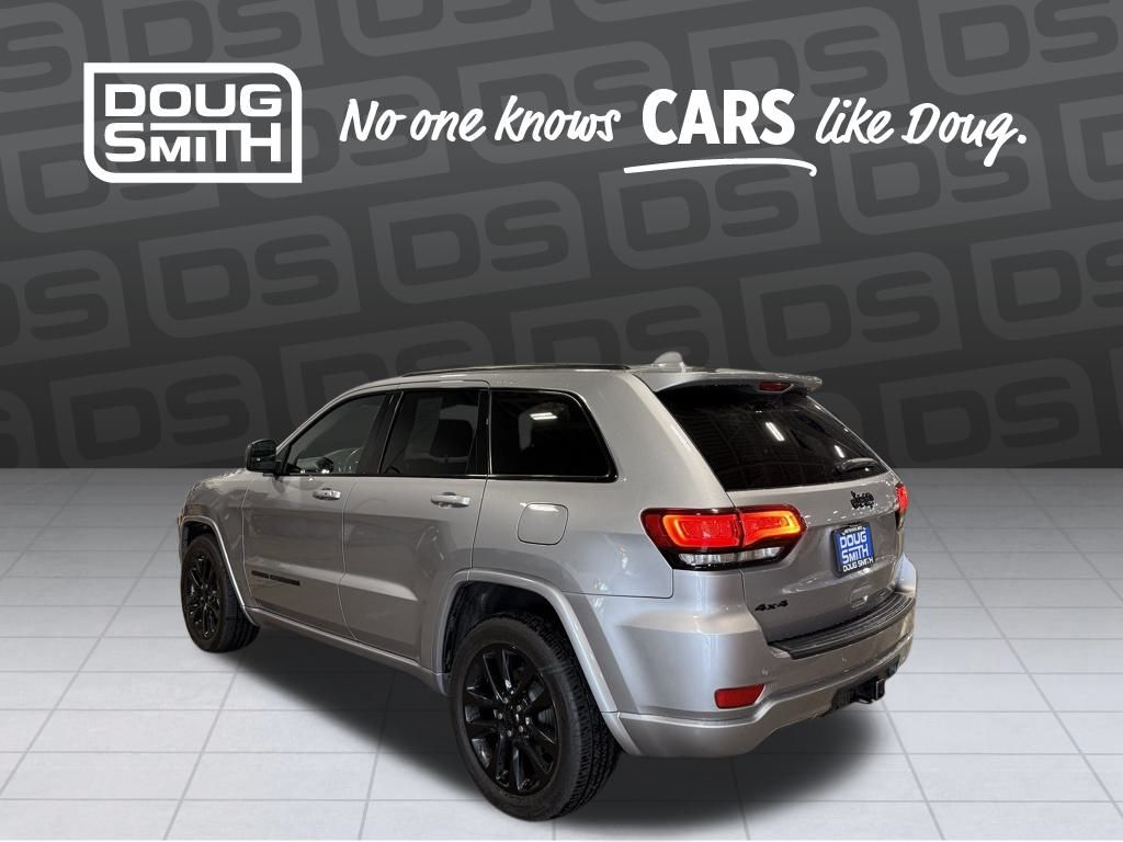 2019 Jeep Grand Cherokee Laredo photo 2