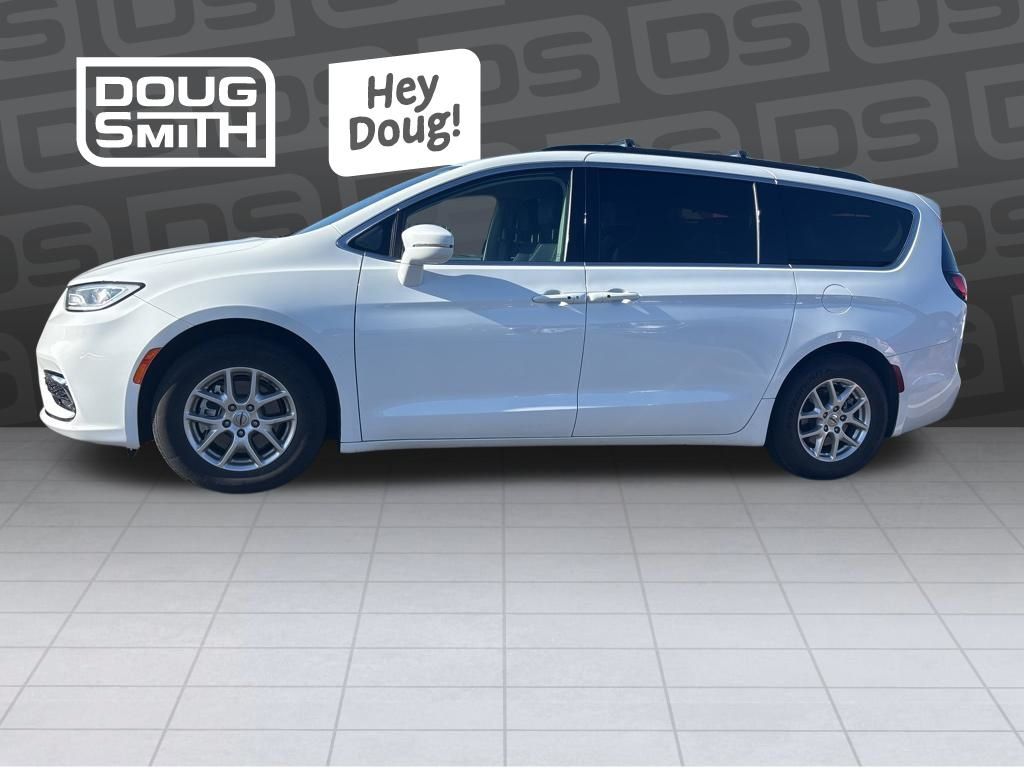 2022 Chrysler Pacifica Touring L's photo