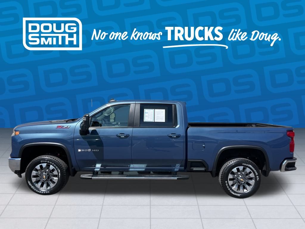 2024 Chevrolet Silverado 3500HD LT photo 2