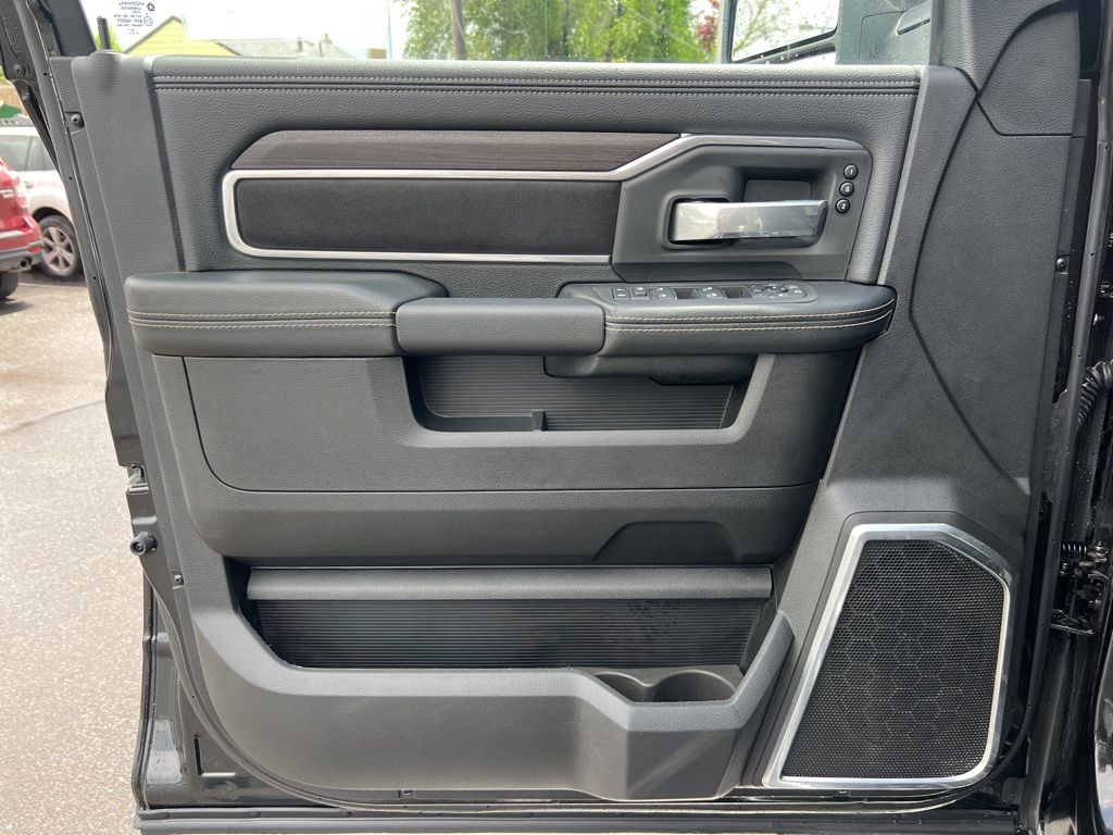 2025 RAM 2500 Laramie - Photo 9