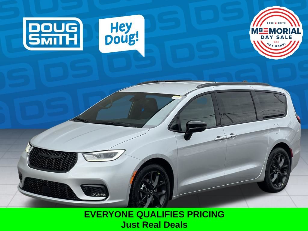 2026 Chrysler Pacifica Select's photo