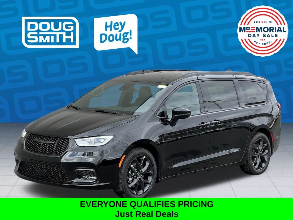 2026 Chrysler Pacifica Select's photo