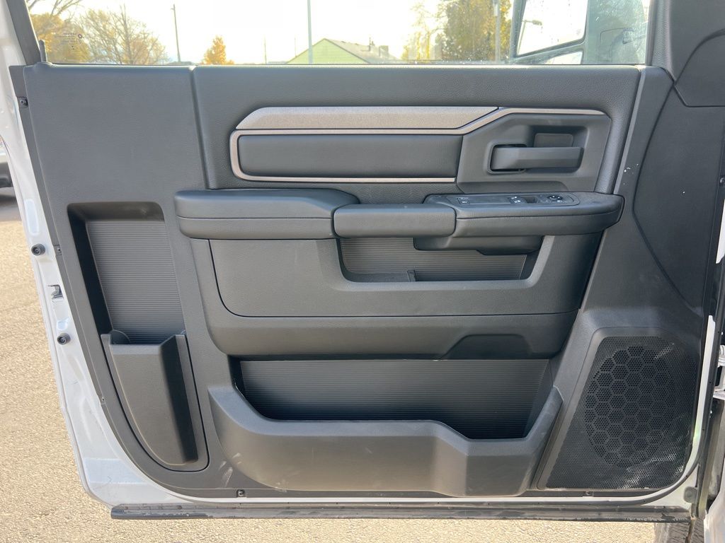 2025 RAM 2500 Tradesman - Photo 9