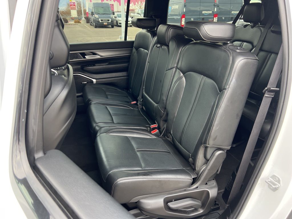 2025 Jeep Wagoneer L Base photo 3