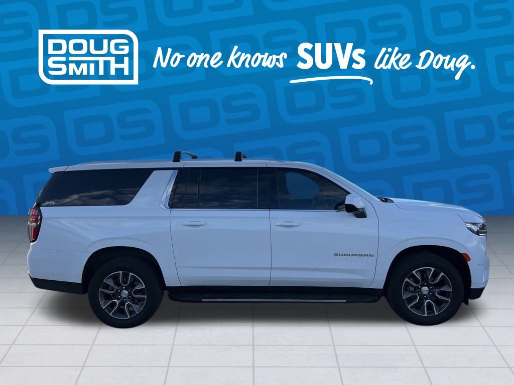 2021 Chevrolet Suburban LT photo 3