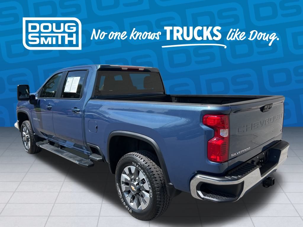 2024 Chevrolet Silverado 3500HD LT photo 3