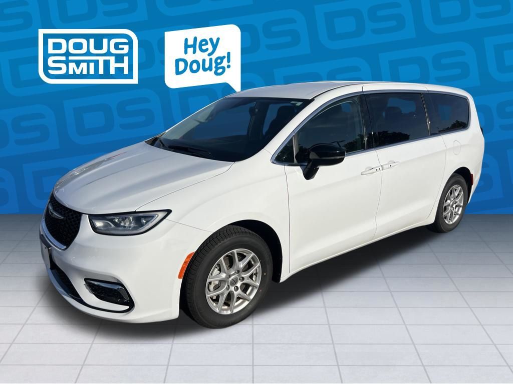 2024 Chrysler Pacifica Touring L's photo