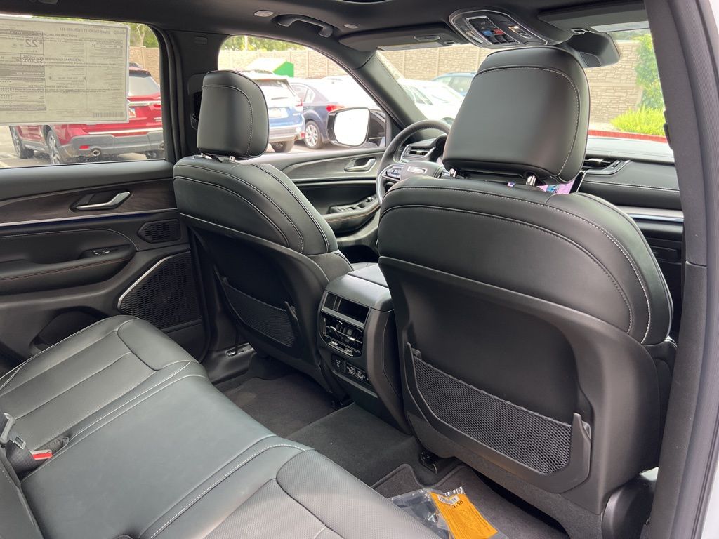 2025 Jeep Grand Cherokee Overland - Photo 25