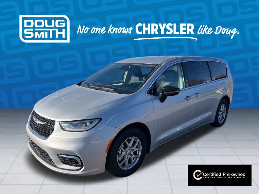 2024 Chrysler Pacifica Touring L's photo