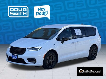 2024 Chrysler Pacifica Plug-In Hybrid Select Van Passenger Van