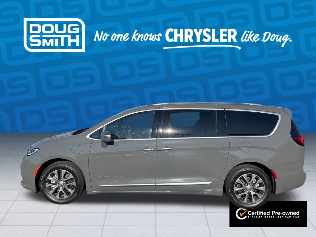 2022 Chrysler Pacifica Hybrid Pinnacle photo 2