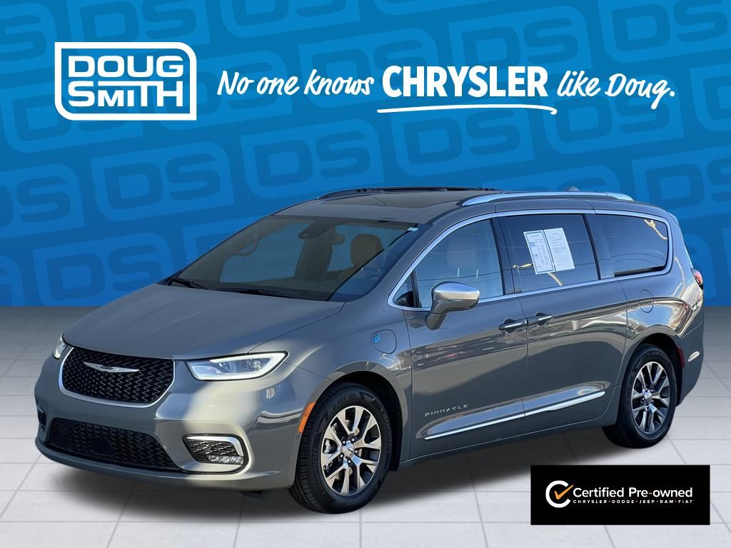 2022 Chrysler Pacifica Hybrid Pinnacle Hybrid's photo