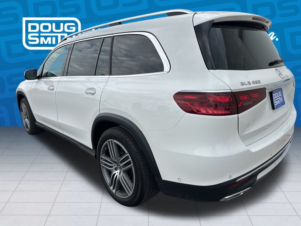 2024 Mercedes Benz GLS 450 4MATIC photo 4