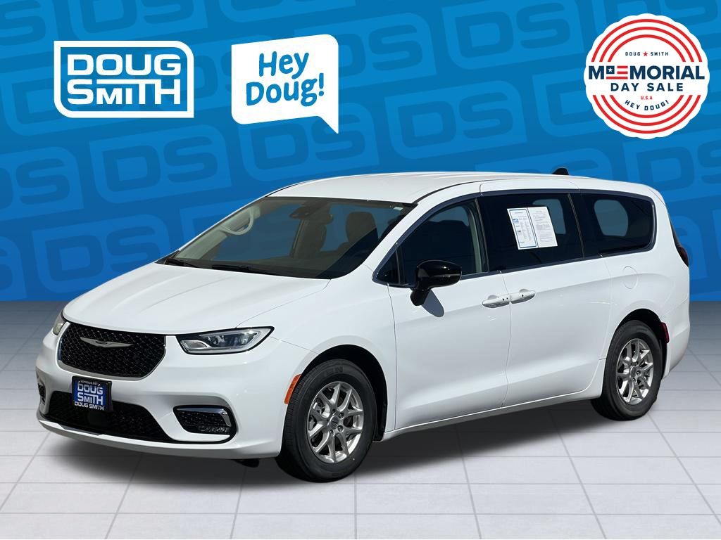 2024 Chrysler Pacifica Touring L's photo