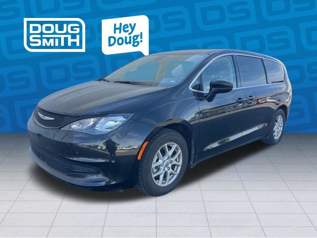 2023 Chrysler Voyager LX's photo