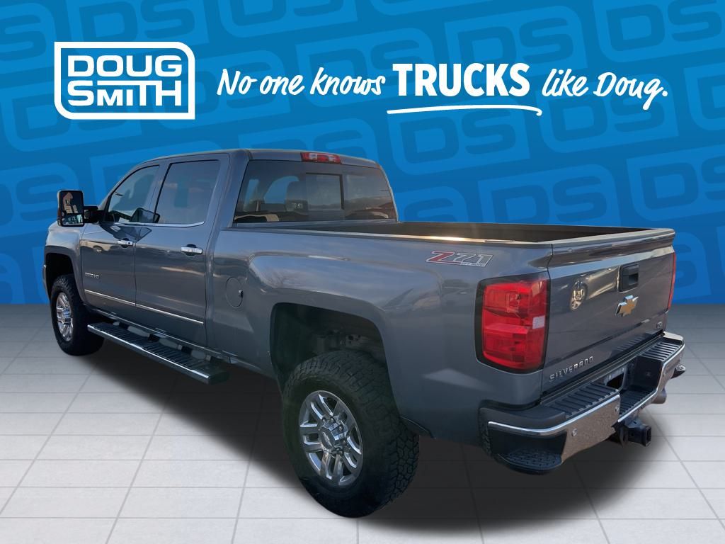 2016 Chevrolet Silverado 3500HD LTZ photo 3