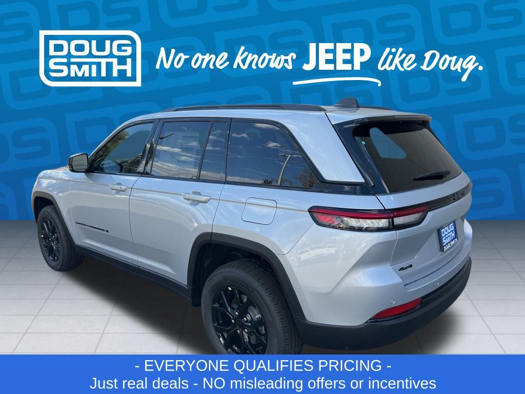 2025 Jeep Grand Cherokee Altitude photo 3