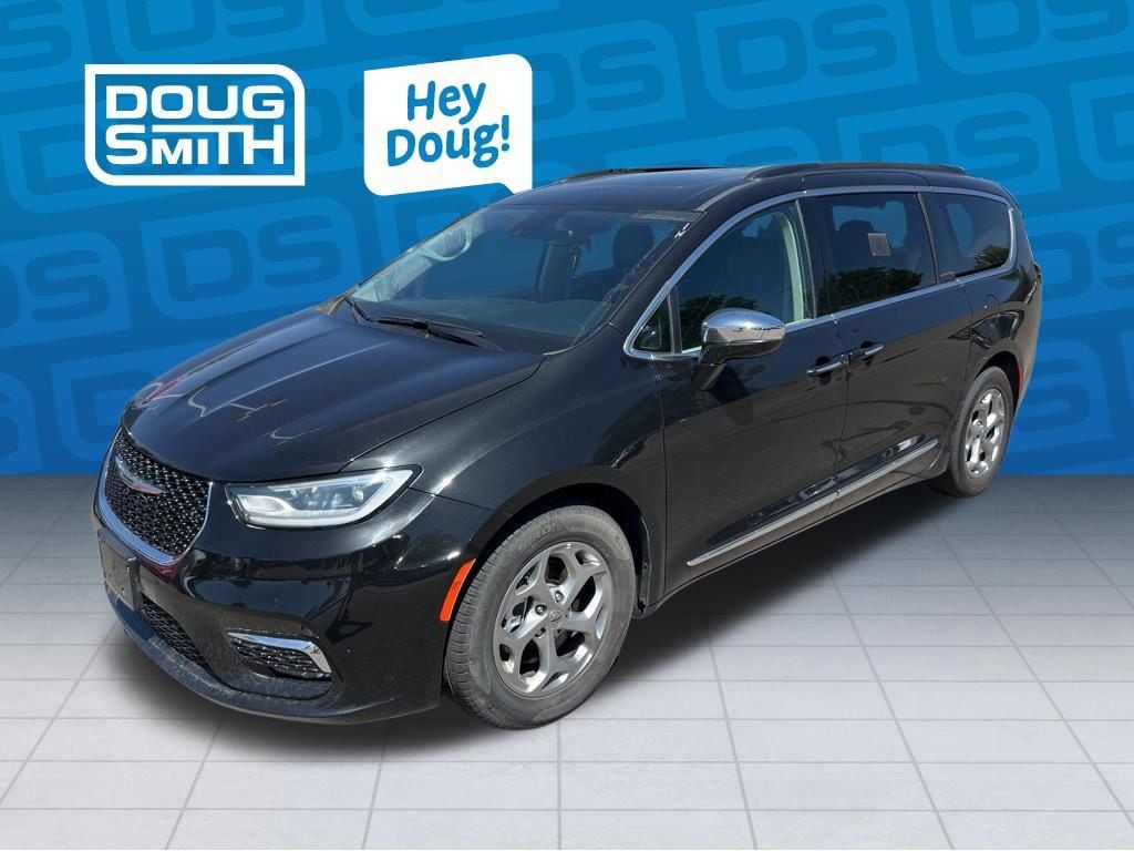 2023 Chrysler Pacifica Limited's photo