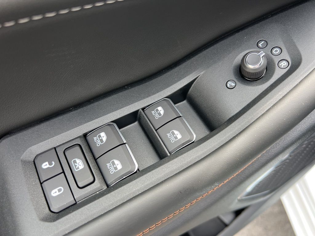 2025 Jeep Grand Cherokee Overland - Photo 9