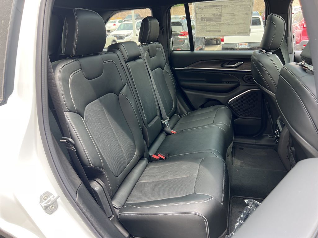 2025 Jeep Grand Cherokee Overland - Photo 24