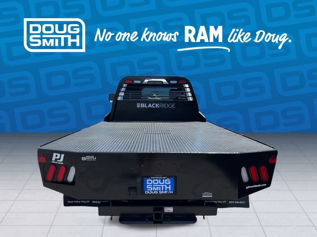 2023 Ram 3500 SLT photo 4