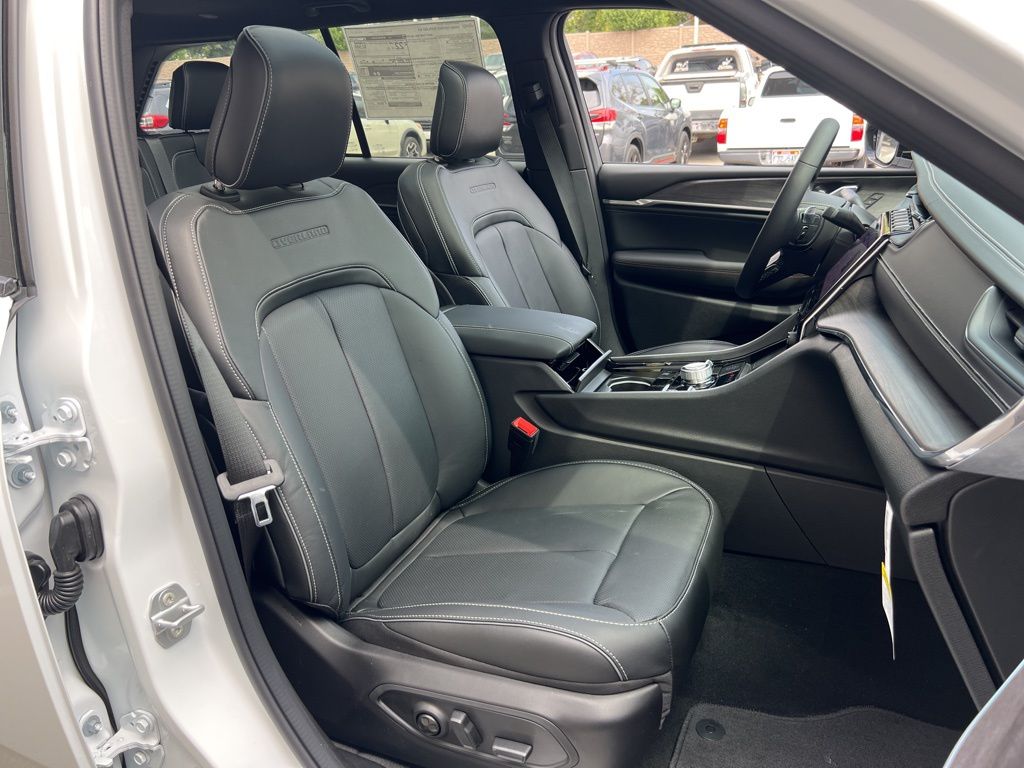 2025 Jeep Grand Cherokee Overland - Photo 23
