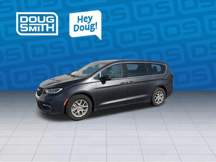 2023 Chrysler Pacifica Touring L Van Passenger Van