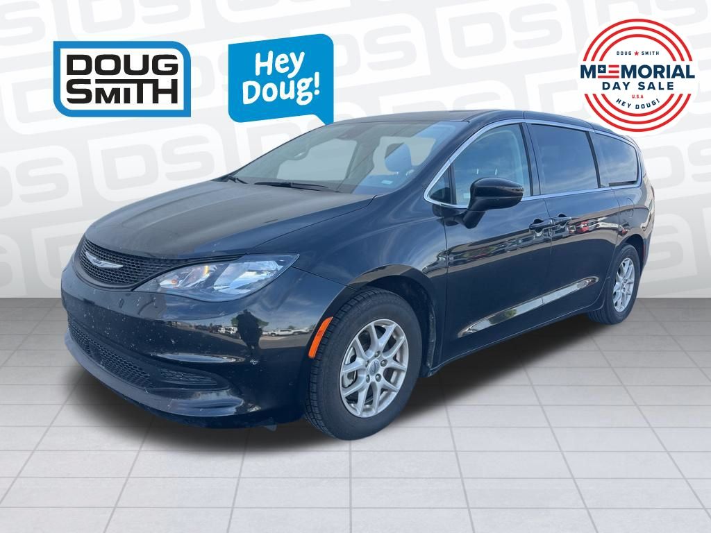 2023 Chrysler Voyager LX's photo