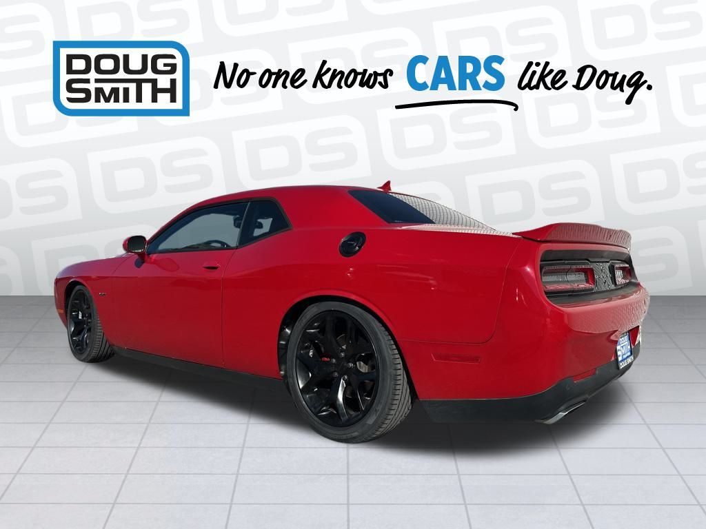 2016 Dodge Challenger SXT Plus photo 4
