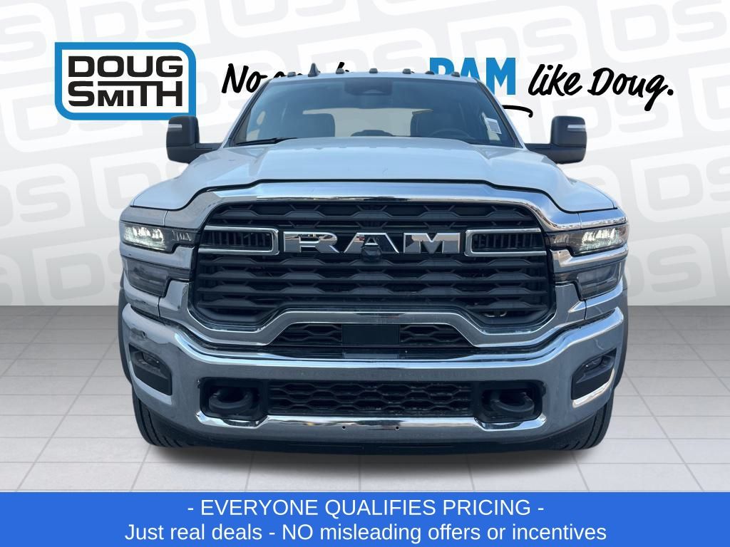 2025 Ram 5500 Tradesman photo 2